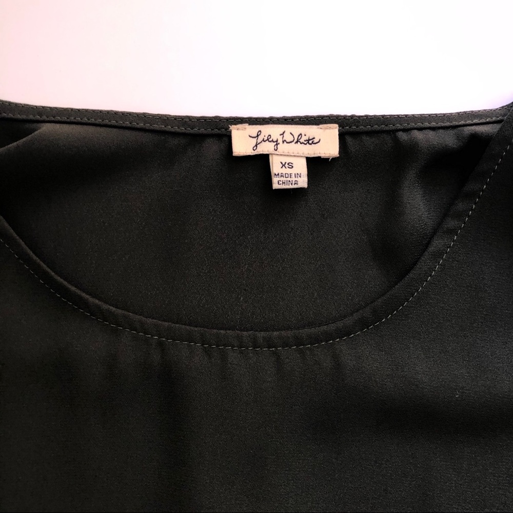 Green blouse - Picture 3 of 3